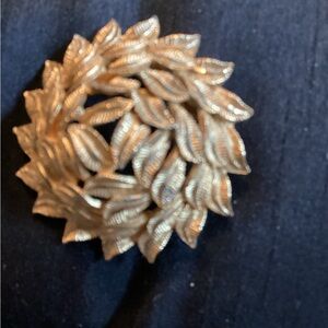 Rare vintage Capri golden leaves cluster brooch, width 2”